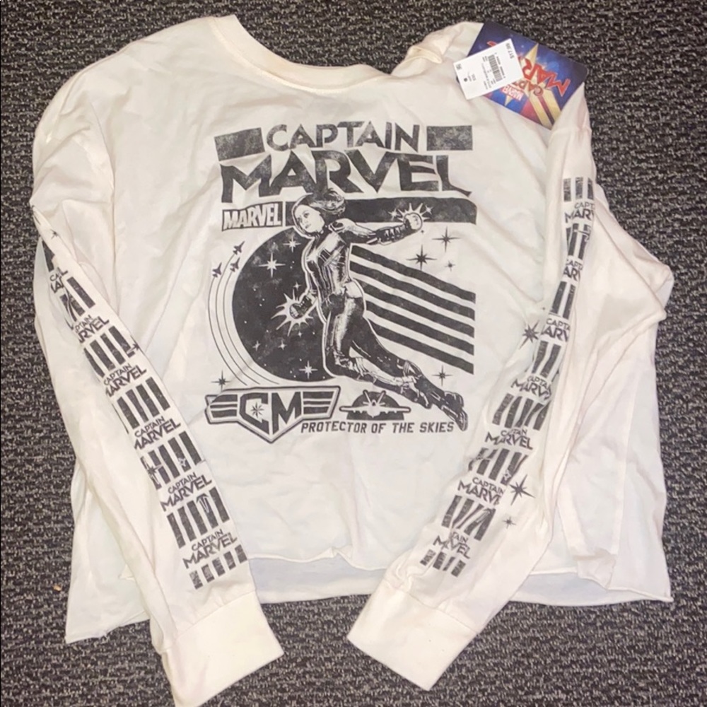 Captain Marvel Long sleeve crop top